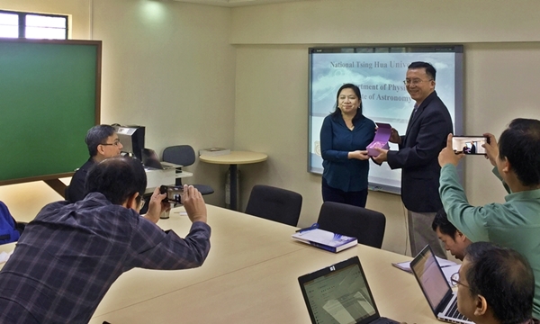 Dr. Yu, of NTHU Physics Department visits DLSU on February 14, 2019