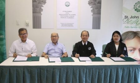 DLSU alumnus establishes professorial chair