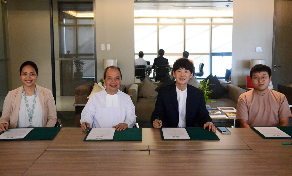 Samgyupsalamat donates for DLSU scholarship